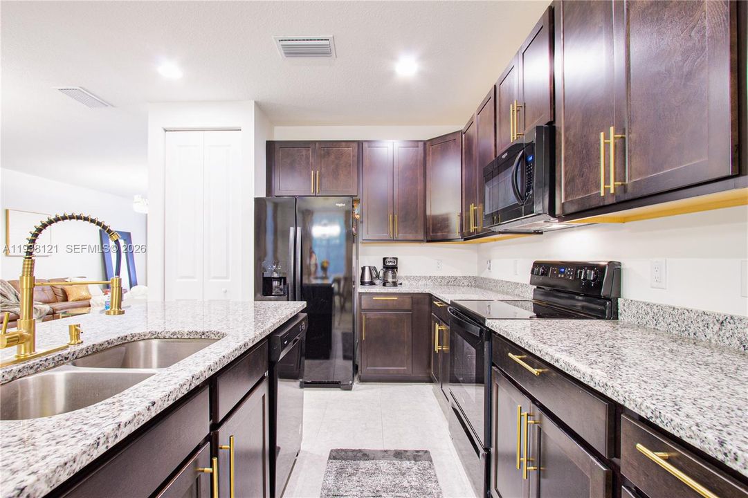 For Sale: $499,500 (3 beds, 2 baths, 2002 Square Feet)