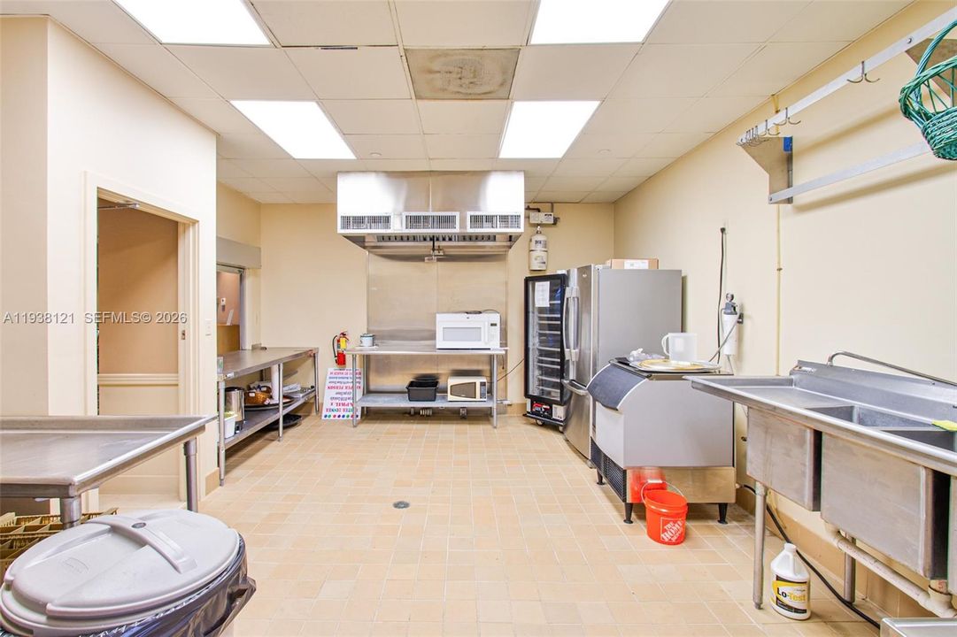 For Sale: $499,500 (3 beds, 2 baths, 2002 Square Feet)