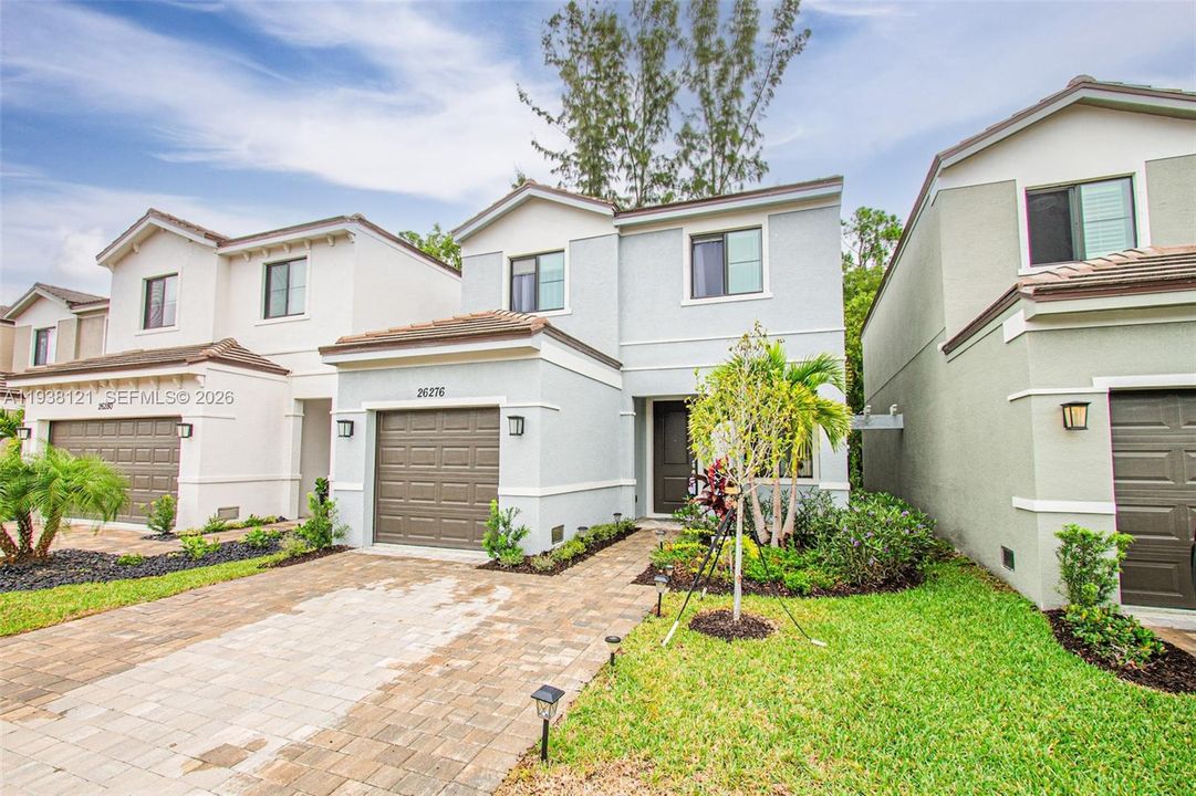 For Sale: $499,500 (3 beds, 2 baths, 2002 Square Feet)