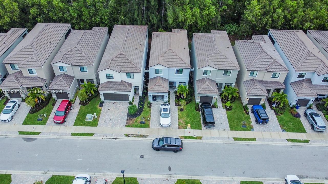 For Sale: $499,500 (3 beds, 2 baths, 2002 Square Feet)