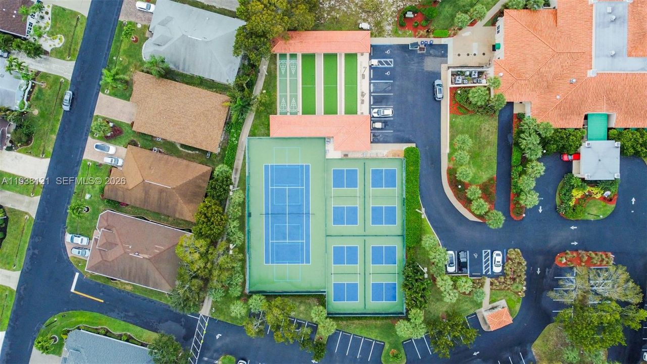 For Sale: $499,500 (3 beds, 2 baths, 2002 Square Feet)