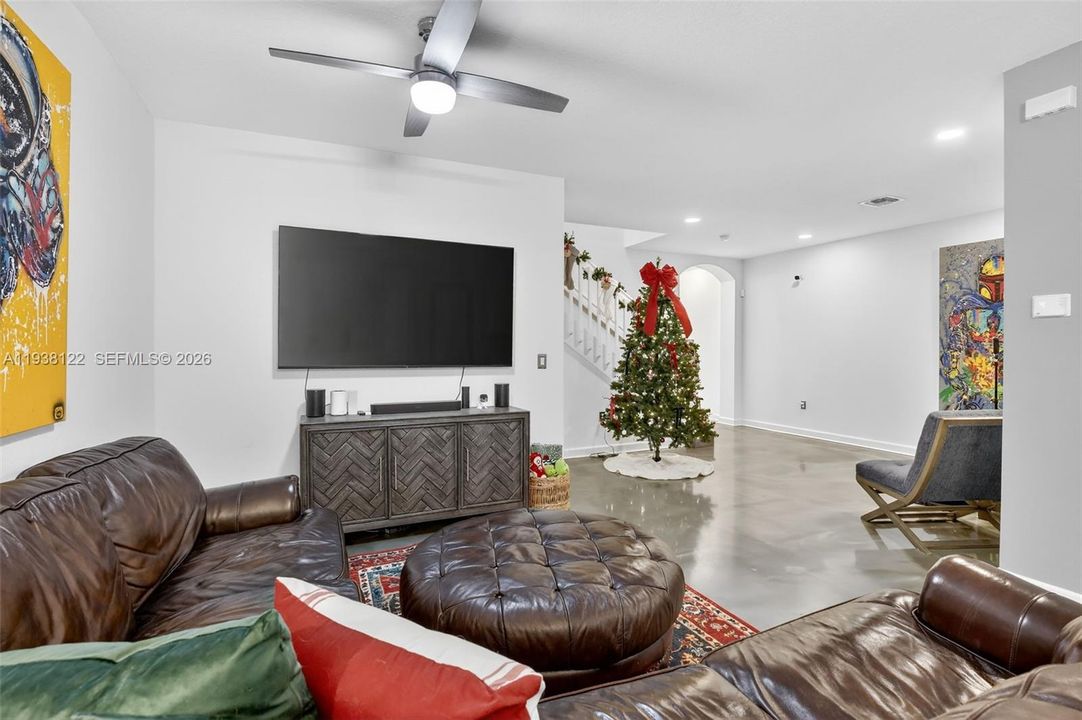 En Venta: $600,000 (3 camas, 2 baños, 1835 Pies cuadrados)