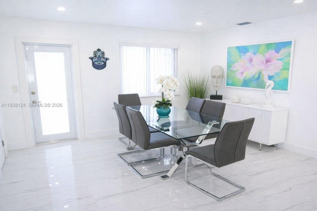 En Venta: $675,000 (3 camas, 2 baños, 1425 Pies cuadrados)