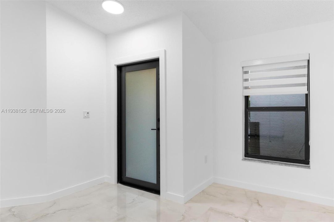 En Venta: $590,000 (4 camas, 2 baños, 1353 Pies cuadrados)