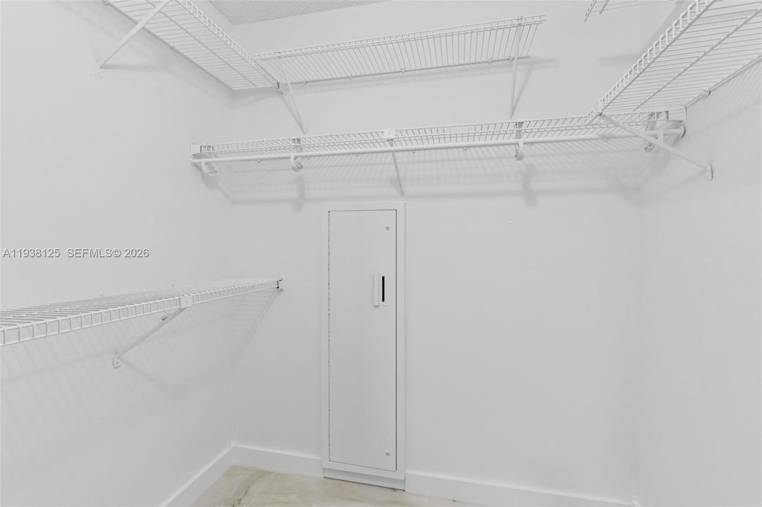 En Venta: $590,000 (4 camas, 2 baños, 1353 Pies cuadrados)