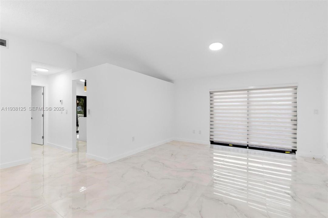 En Venta: $590,000 (4 camas, 2 baños, 1353 Pies cuadrados)