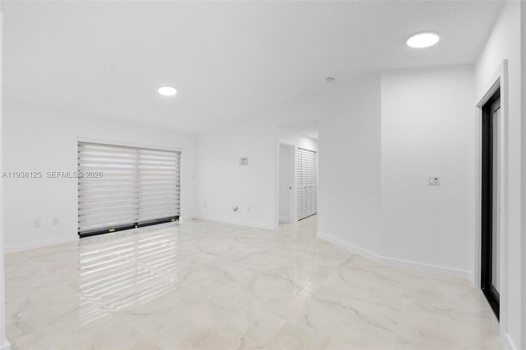 En Venta: $590,000 (4 camas, 2 baños, 1353 Pies cuadrados)