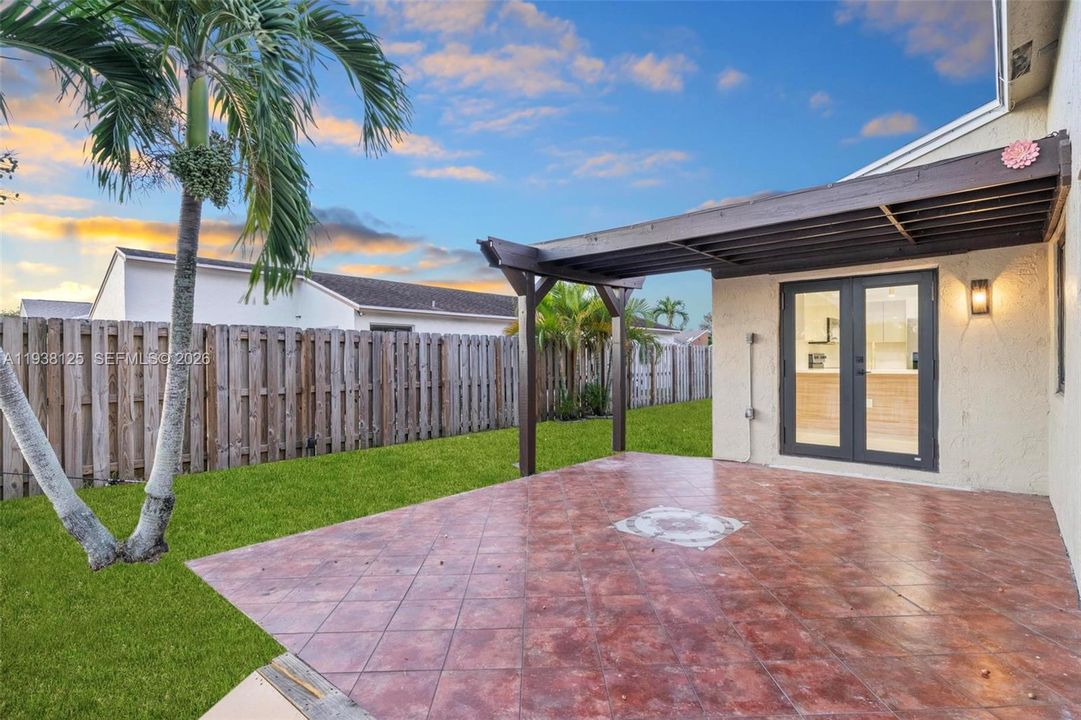 En Venta: $590,000 (4 camas, 2 baños, 1353 Pies cuadrados)