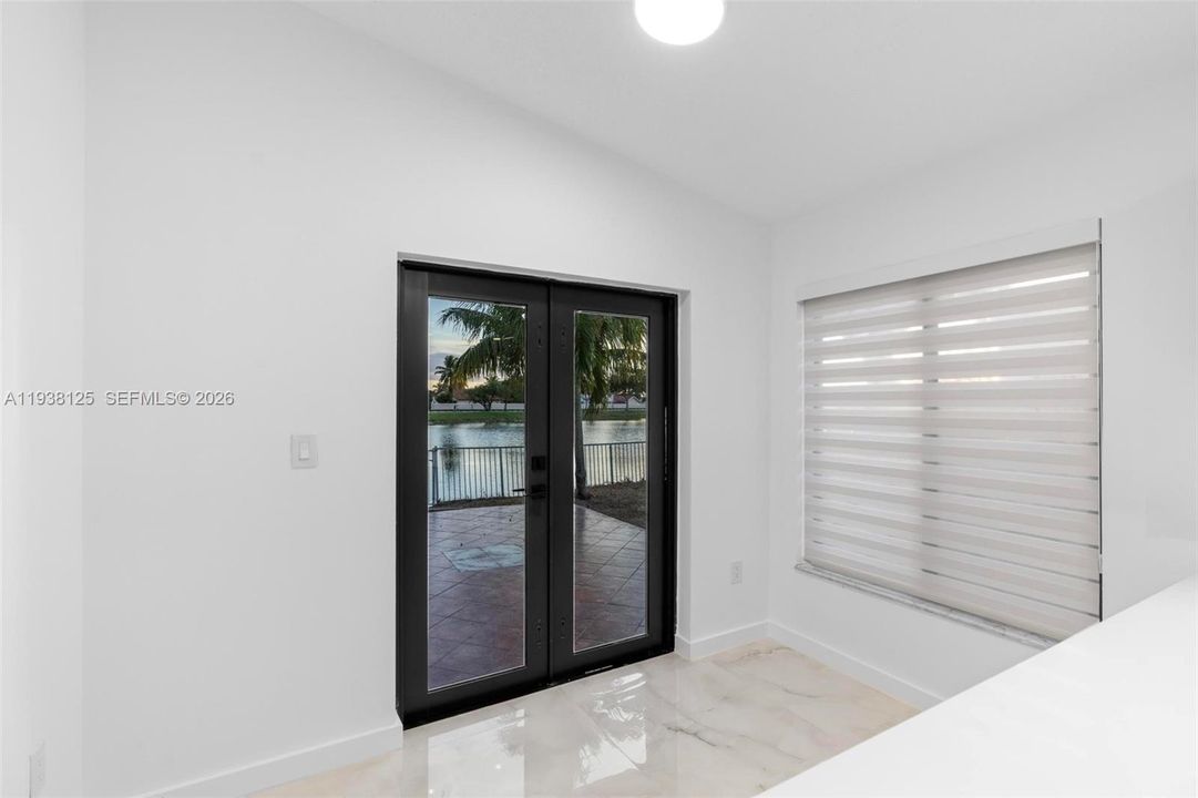 En Venta: $590,000 (4 camas, 2 baños, 1353 Pies cuadrados)