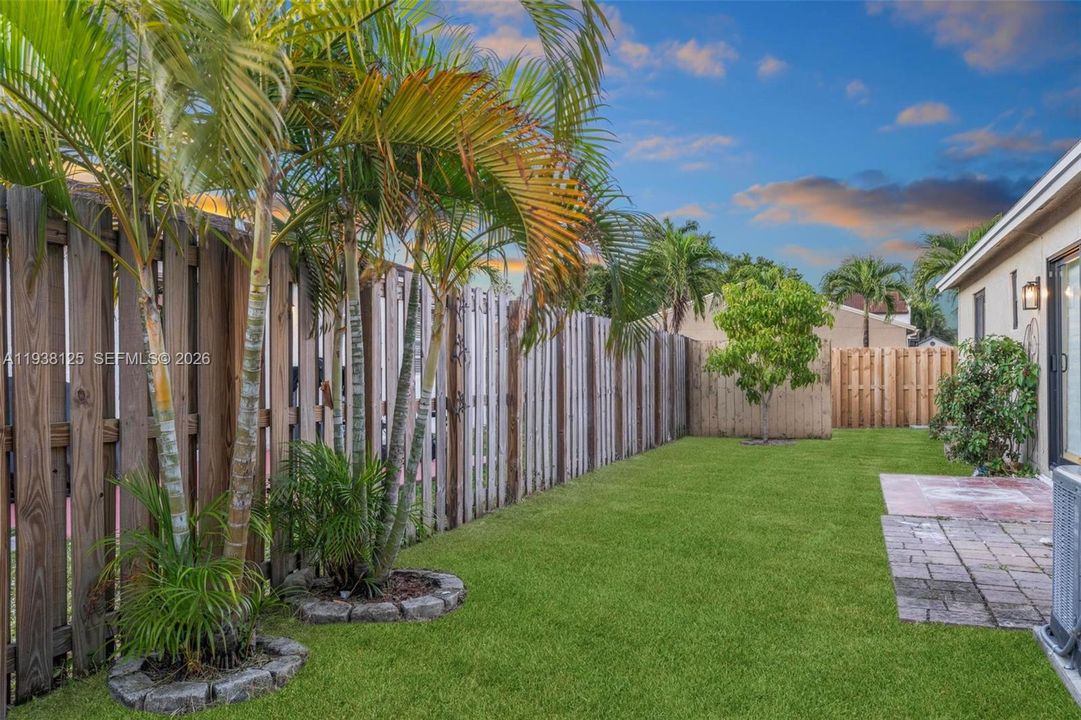 En Venta: $590,000 (4 camas, 2 baños, 1353 Pies cuadrados)