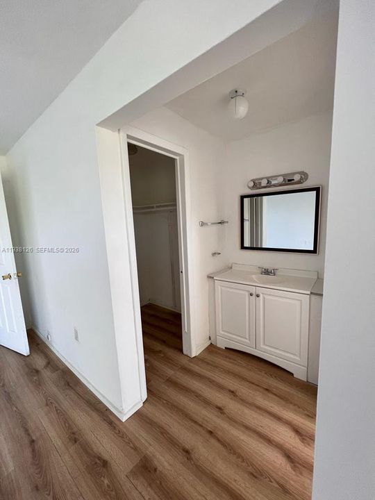 На продажу: $199,999 (1 спален, 1 ванн, 661 Квадратных фут)