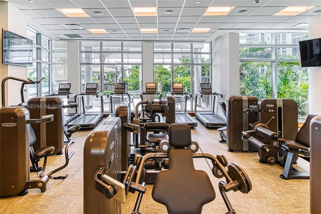 待售: $3,650,000 (2 贝兹, 2 浴室, 2009 平方英尺)