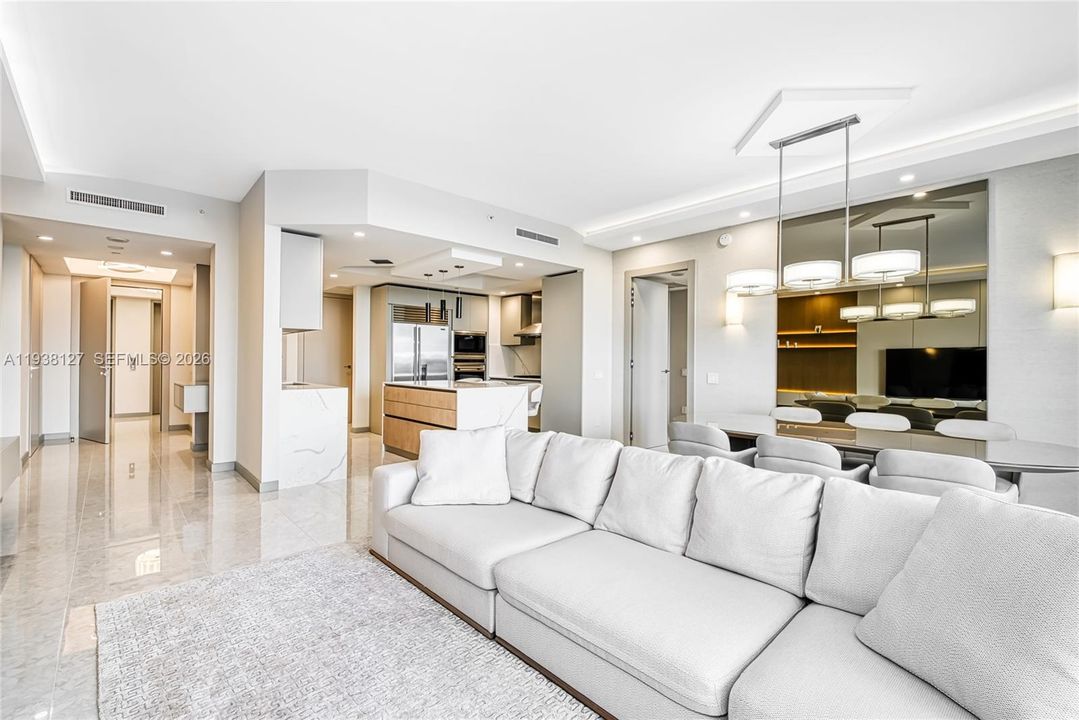 待售: $3,650,000 (2 贝兹, 2 浴室, 2009 平方英尺)