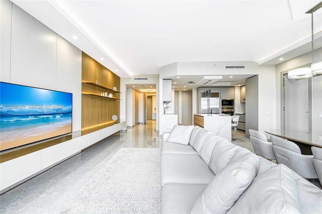 待售: $3,650,000 (2 贝兹, 2 浴室, 2009 平方英尺)