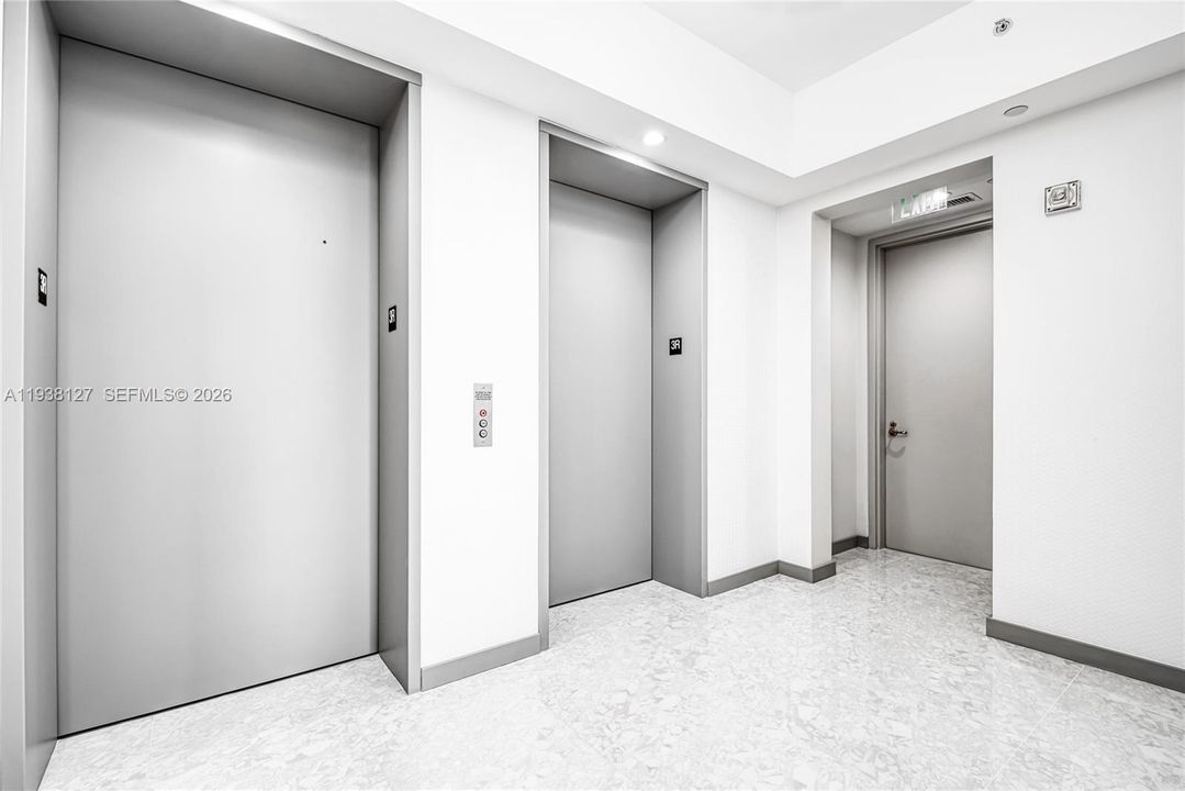 待售: $3,650,000 (2 贝兹, 2 浴室, 2009 平方英尺)