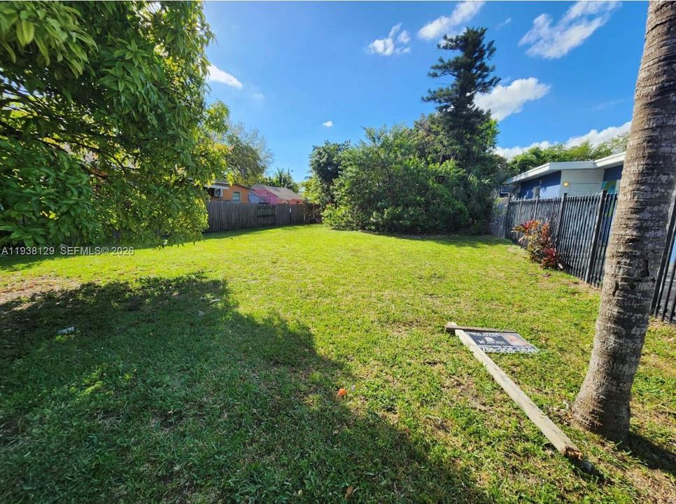 待售: $1,400,000 (1,640.00 acres)