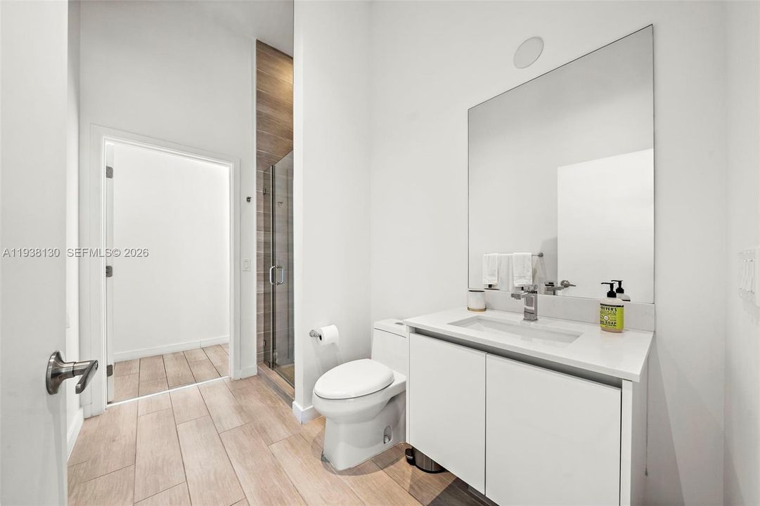 В аренду: $3,950 (2 спален, 2 ванн, 962 Квадратных фут)