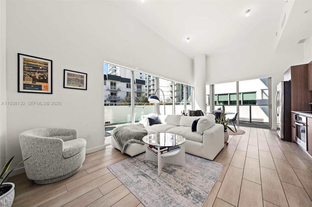 В аренду: $3,950 (2 спален, 2 ванн, 962 Квадратных фут)