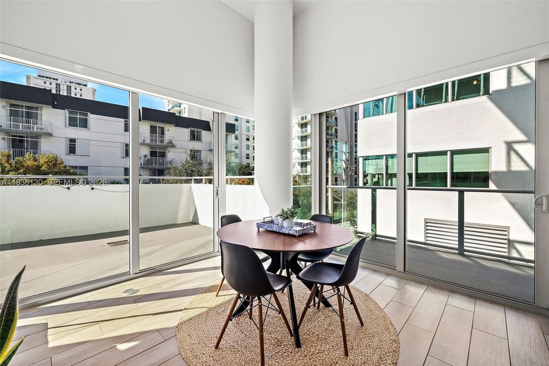 В аренду: $3,950 (2 спален, 2 ванн, 962 Квадратных фут)