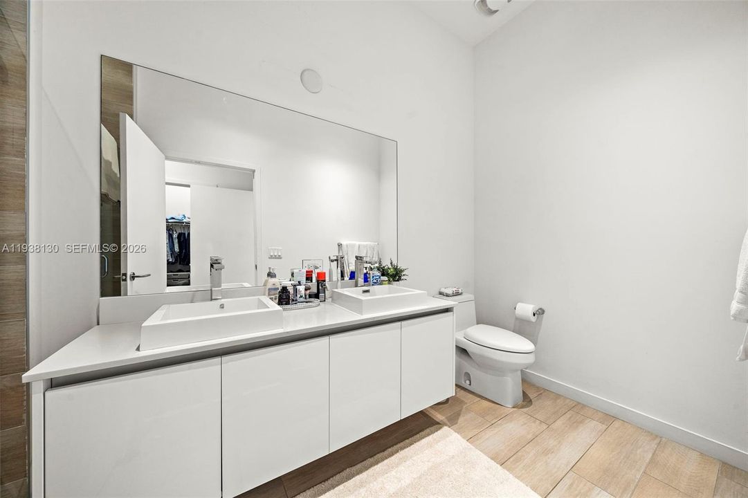 В аренду: $3,950 (2 спален, 2 ванн, 962 Квадратных фут)