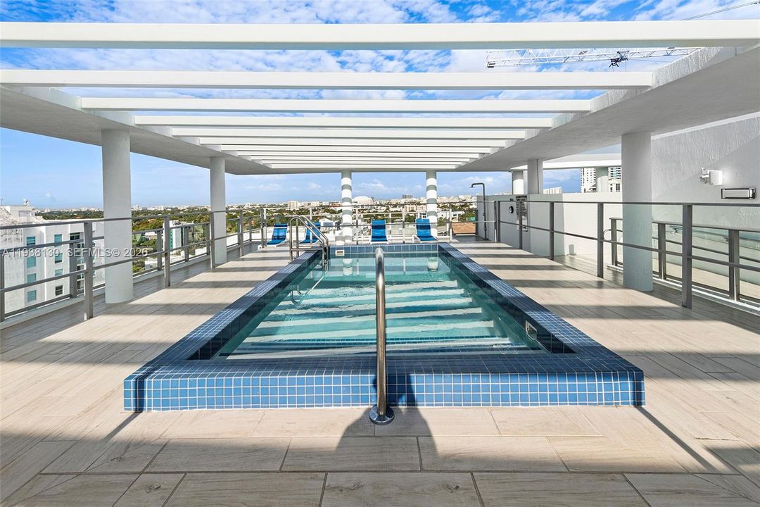 В аренду: $3,950 (2 спален, 2 ванн, 962 Квадратных фут)