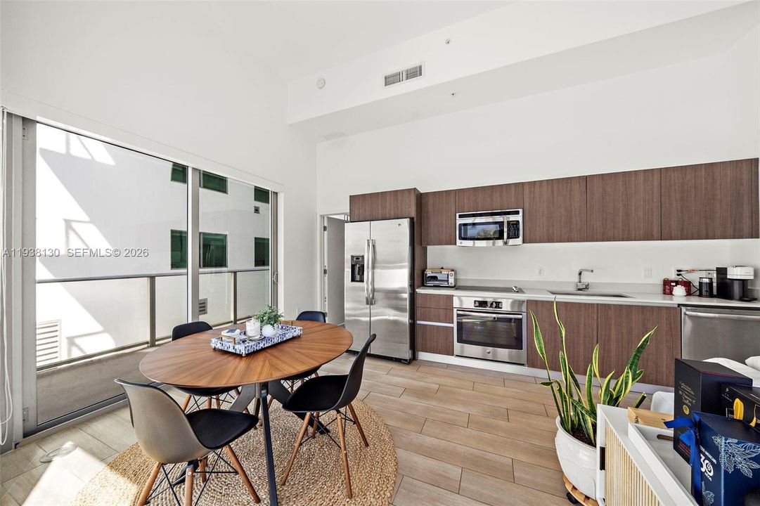 В аренду: $3,950 (2 спален, 2 ванн, 962 Квадратных фут)