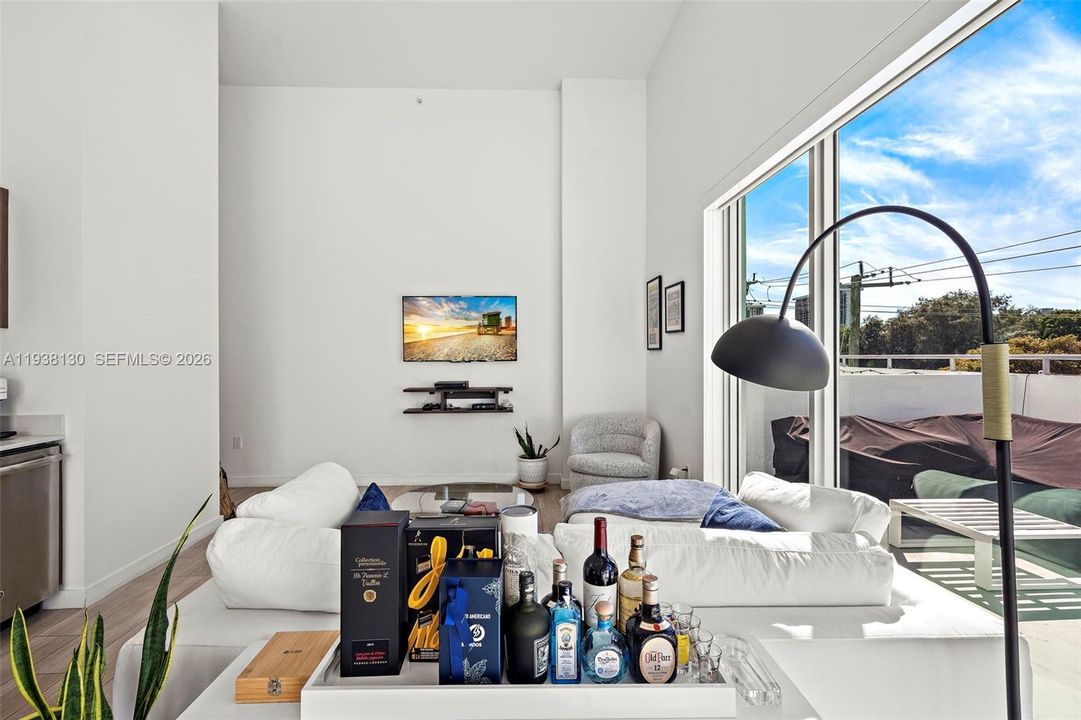 В аренду: $3,950 (2 спален, 2 ванн, 962 Квадратных фут)