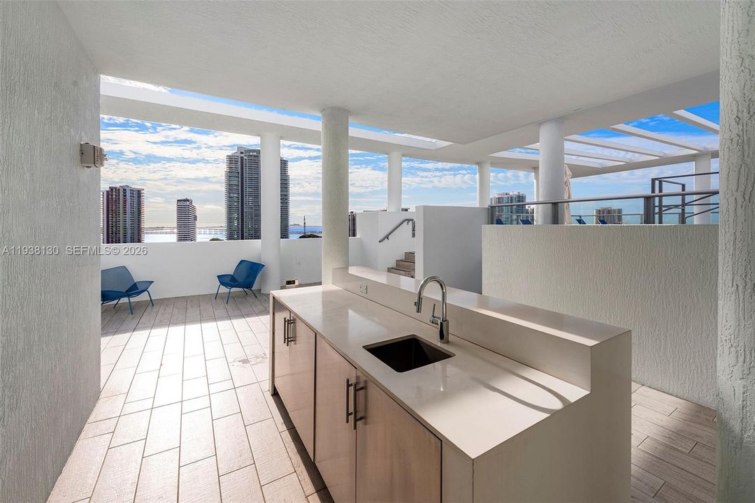 В аренду: $3,950 (2 спален, 2 ванн, 962 Квадратных фут)