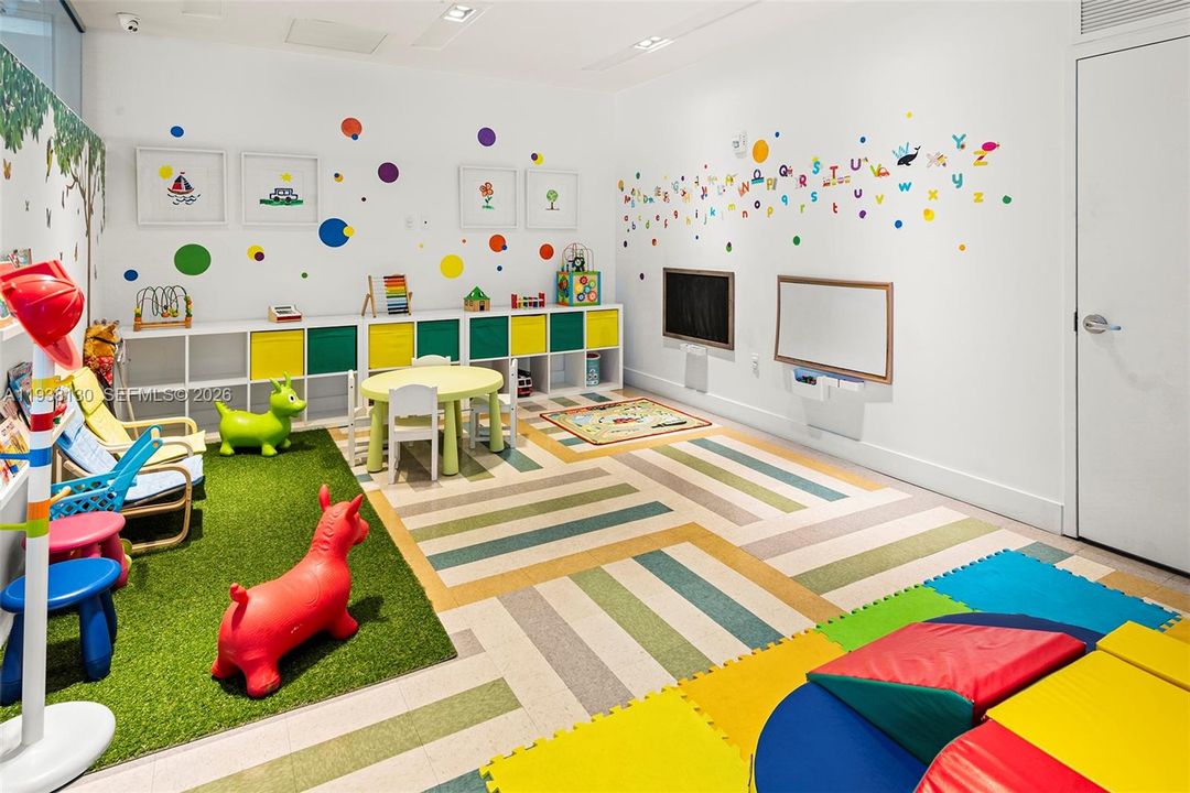 В аренду: $3,950 (2 спален, 2 ванн, 962 Квадратных фут)