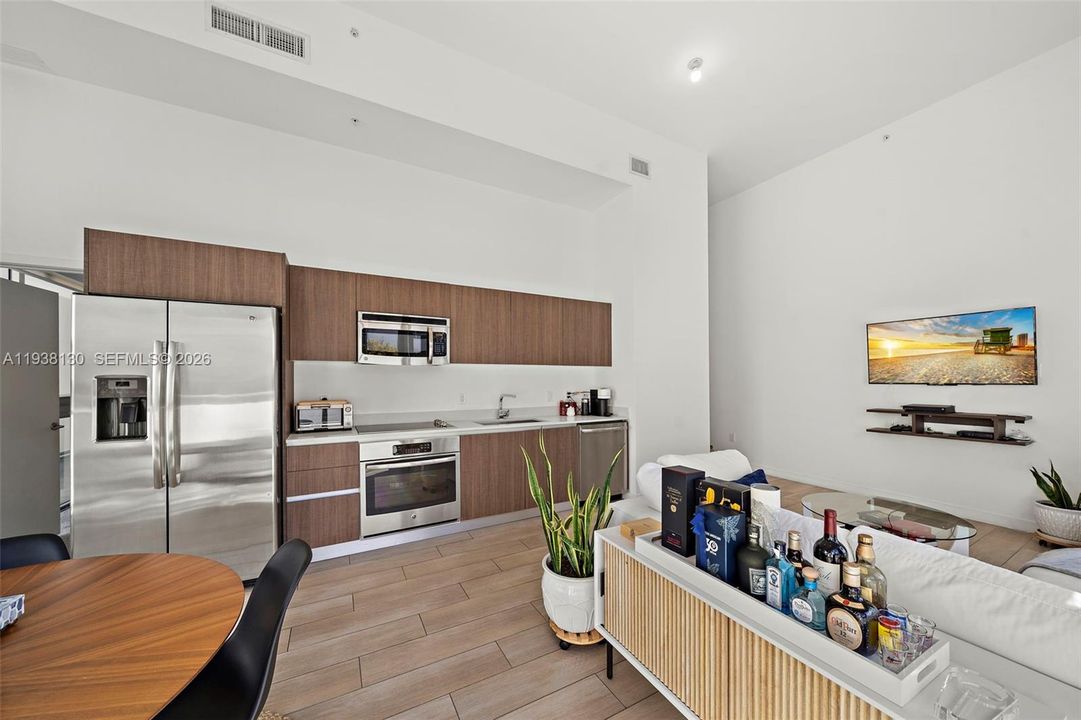 В аренду: $3,950 (2 спален, 2 ванн, 962 Квадратных фут)