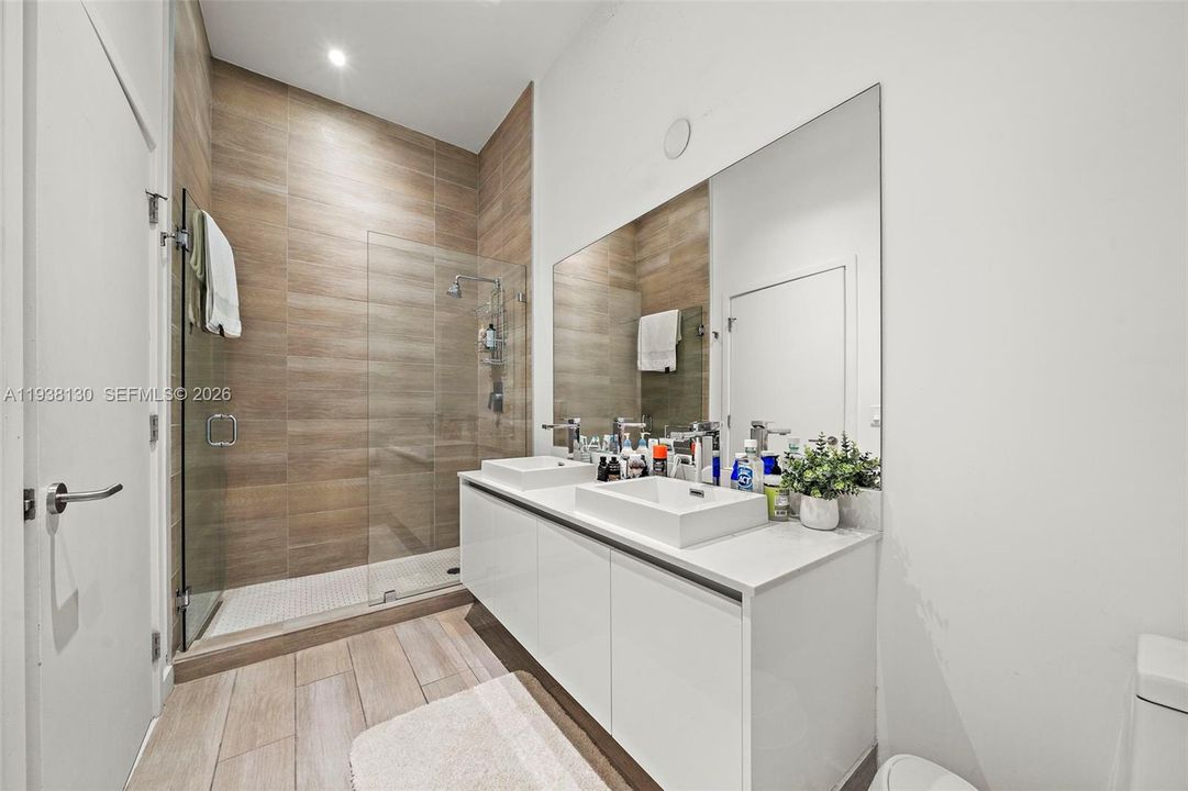 В аренду: $3,950 (2 спален, 2 ванн, 962 Квадратных фут)