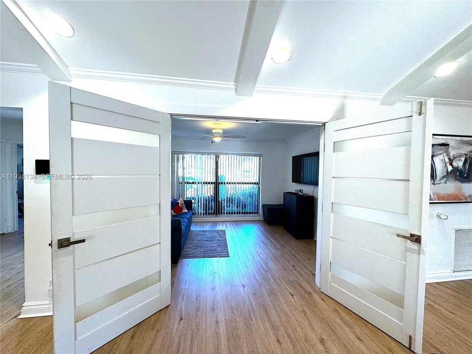 3rd guest room, with closet.