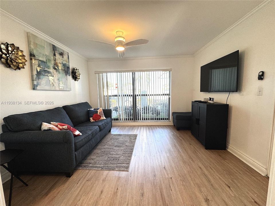3rd guest room, with closet.