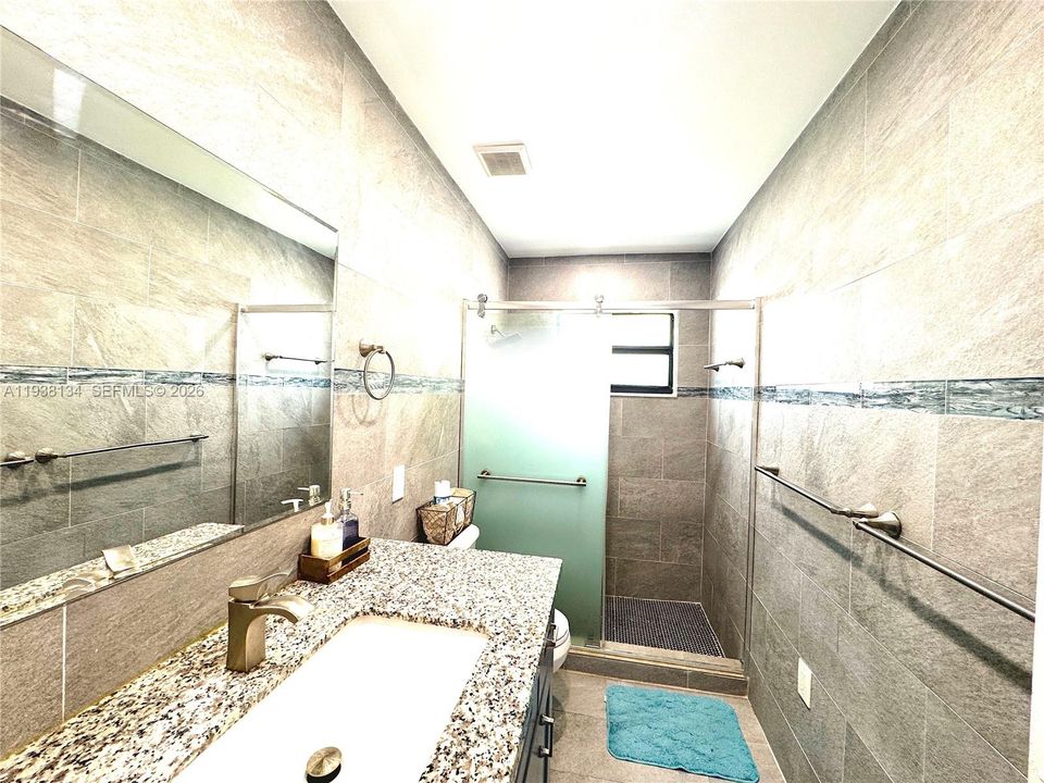 出租: $4,500 (3 贝兹, 2 浴室, 2073 平方英尺)