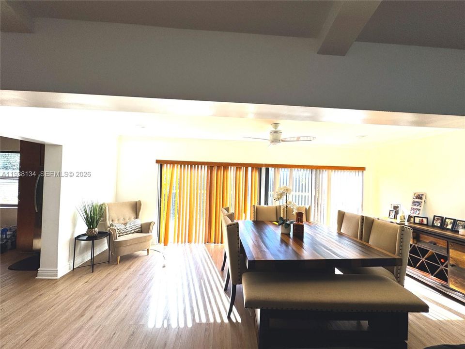 出租: $4,500 (3 贝兹, 2 浴室, 2073 平方英尺)