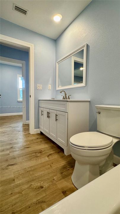 For Sale: $239,900 (2 beds, 2 baths, 1024 Square Feet)