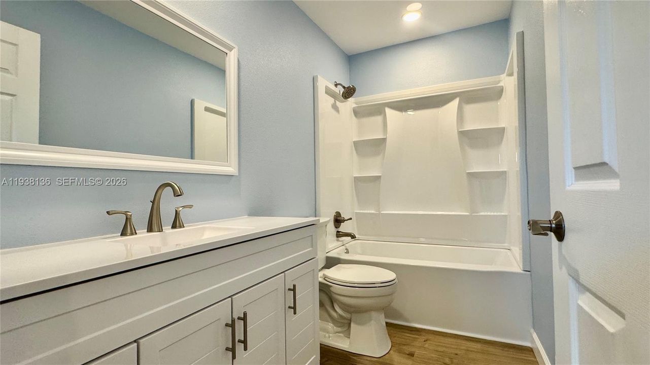 For Sale: $239,900 (2 beds, 2 baths, 1024 Square Feet)