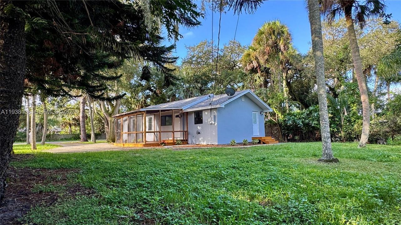 For Sale: $239,900 (2 beds, 2 baths, 1024 Square Feet)