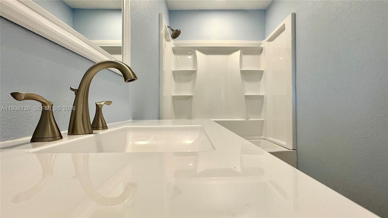 For Sale: $239,900 (2 beds, 2 baths, 1024 Square Feet)