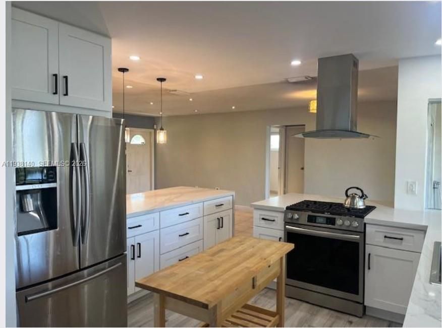 For Sale: $419,999 (2 beds, 2 baths, 1200 Square Feet)