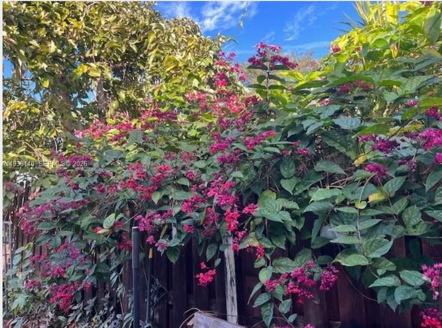 For Sale: $419,999 (2 beds, 2 baths, 1200 Square Feet)