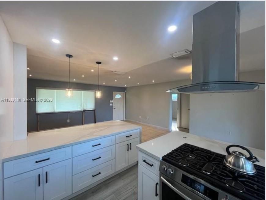 For Sale: $419,999 (2 beds, 2 baths, 1200 Square Feet)