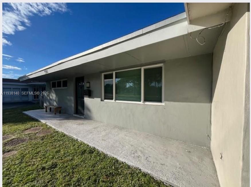 For Sale: $419,999 (2 beds, 2 baths, 1200 Square Feet)