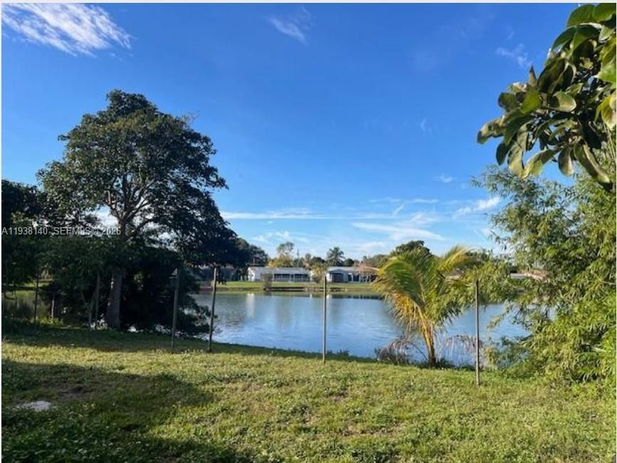 For Sale: $419,999 (2 beds, 2 baths, 1200 Square Feet)