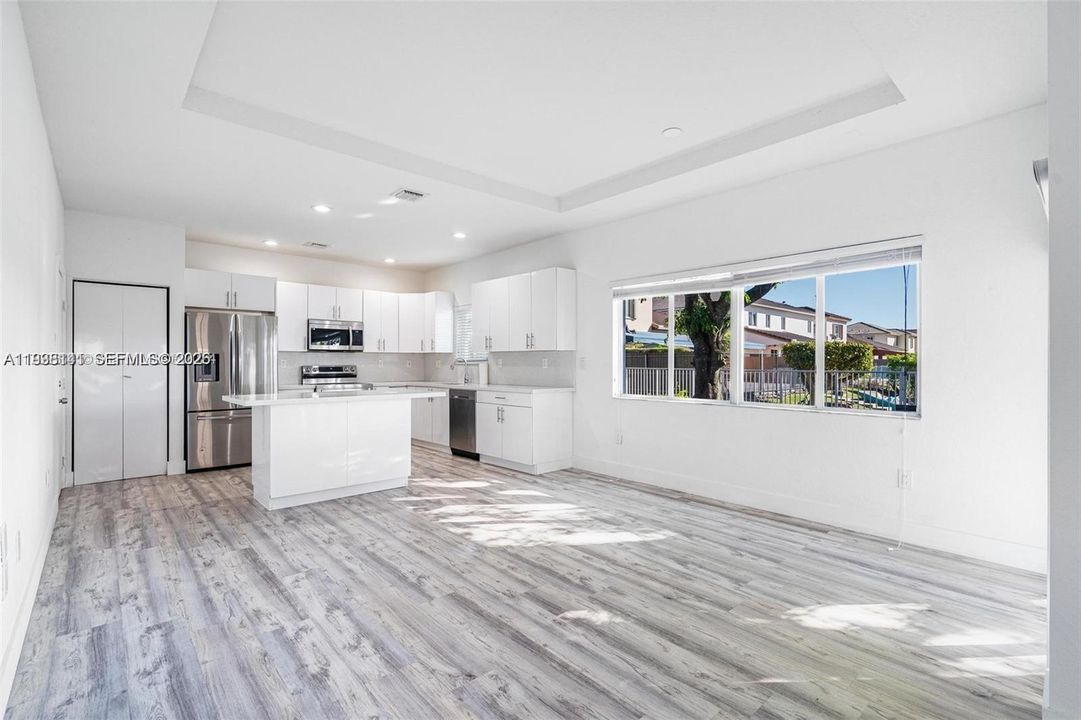 出租: $4,300 (5 贝兹, 3 浴室, 2692 平方英尺)