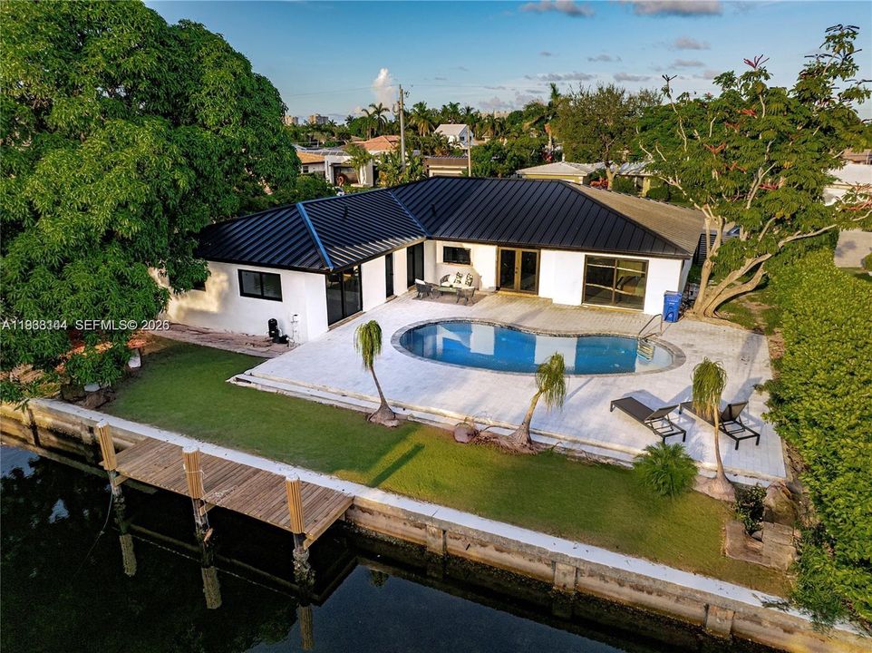 For Sale: $2,180,000 (5 beds, 3 baths, 2285 Square Feet)