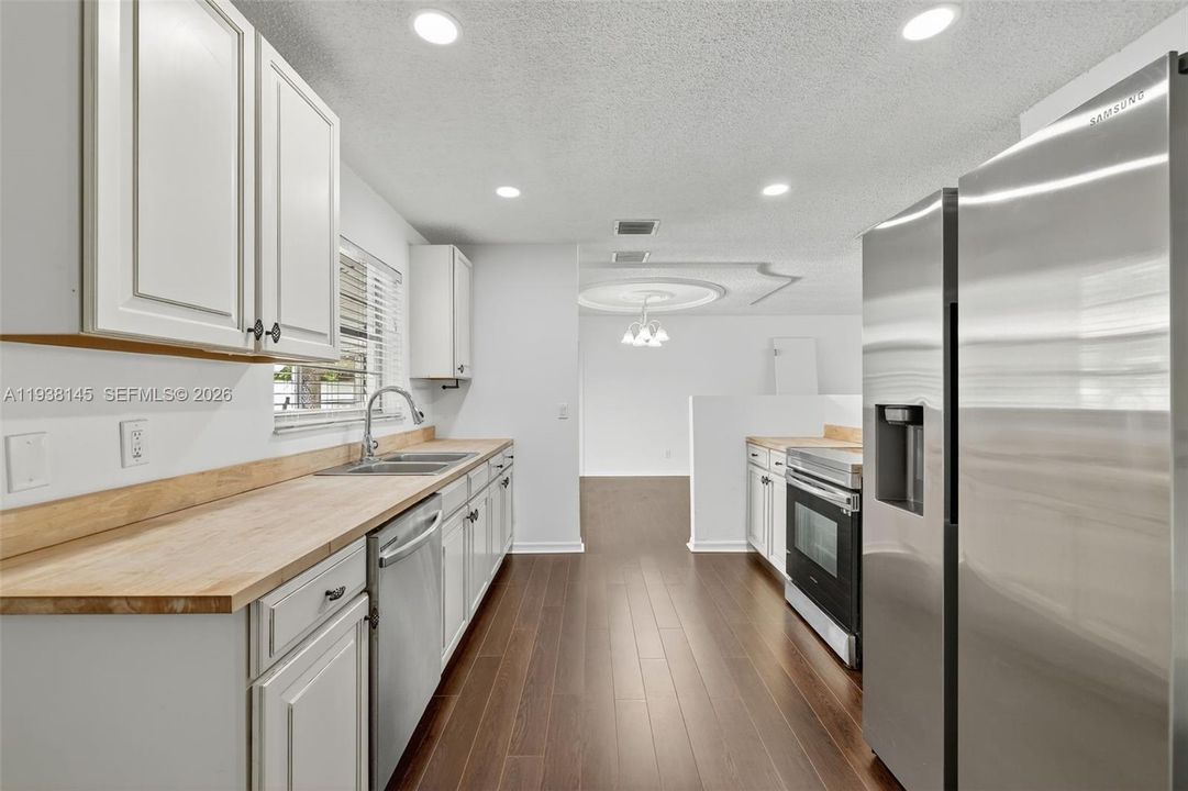 待售: $380,000 (3 贝兹, 2 浴室, 1730 平方英尺)