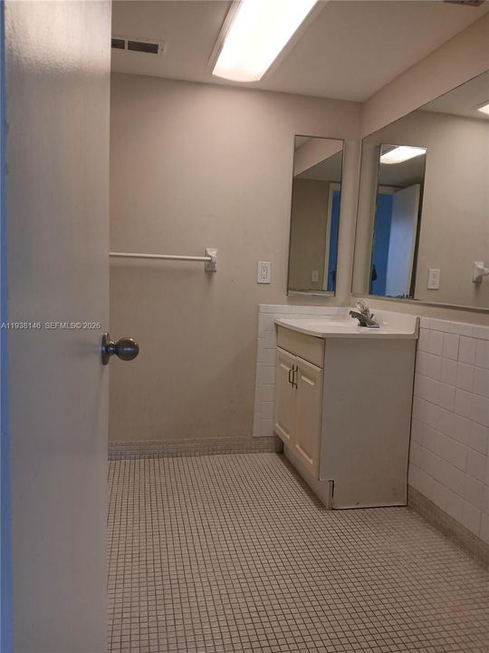 For Sale: $133,000 (2 beds, 2 baths, 1030 Square Feet)