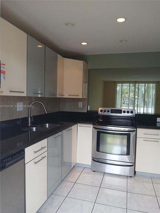 For Sale: $133,000 (2 beds, 2 baths, 1030 Square Feet)