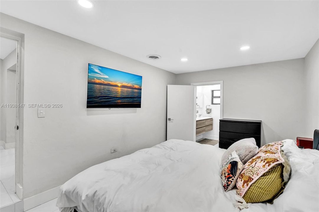 待售: $672,000 (4 贝兹, 2 浴室, 1724 平方英尺)